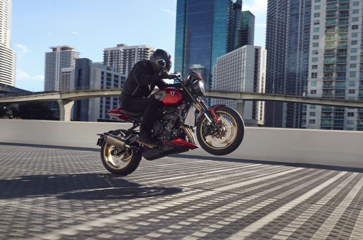 The bike is using a 798cc, inline-triple engine producing 115hp at 10,750rpm and a peak torque of 84Nm at 8,500rpm.